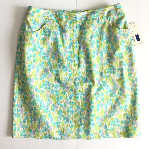Liz Claiborne Dresses & Skirts - Liz Claiborne Floral Skirt
